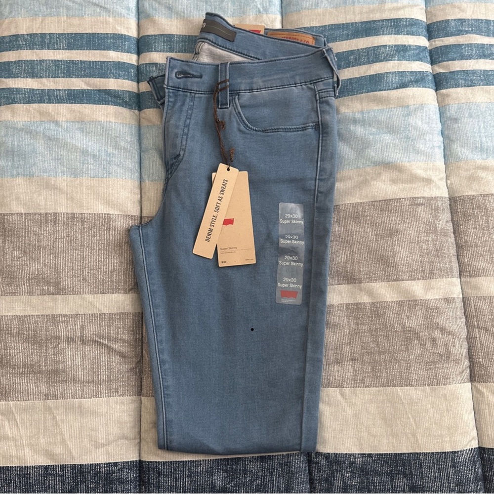 NEW!  Levi super skinny women jeans!
